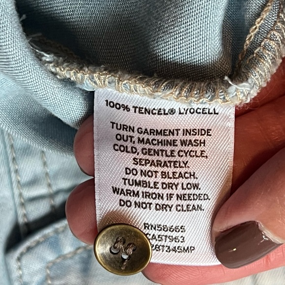Nordstrom Halogen light wash Chambray button down shirt SP small petite - Picture 7 of 10